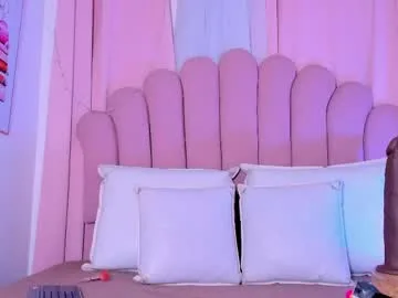nicolemadrird live stage