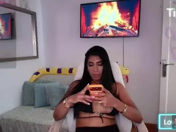 niickylovee live stage