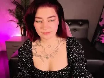 nikki_gringerr live stage