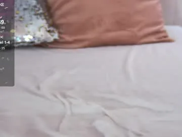 oliviaa_x live stage