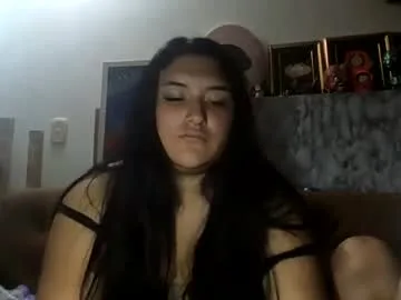 pau_and_caramelo live stage
