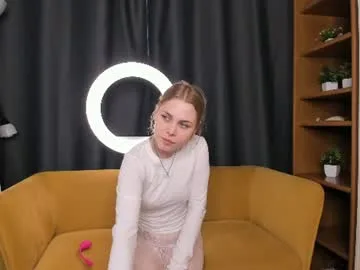 pixie_ash live stage