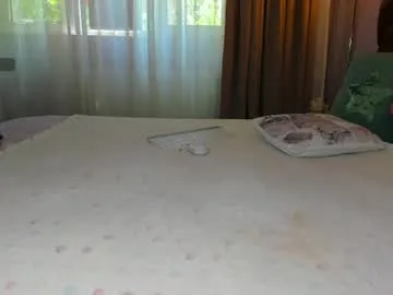 prettyadoraa live stage