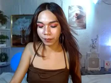 queennira live stage