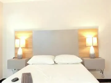 riley_roberts live stage