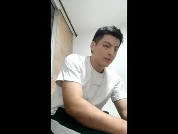 santi_henao live stage