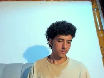 santi_twink19 live stage