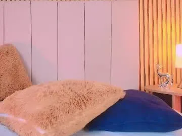 sara_riley01 live stage