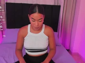 sasha_fox0 live stage