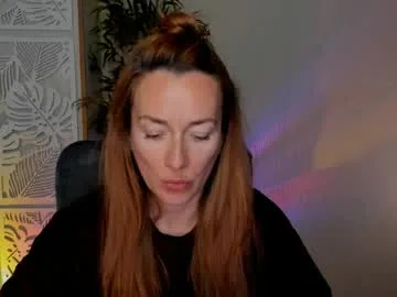 save_the_qween live stage