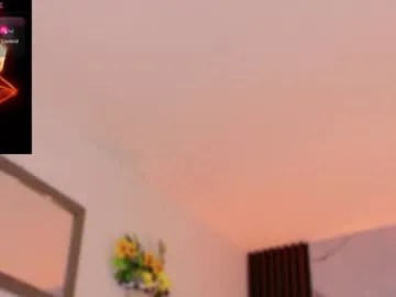 scarlettt_jones live stage