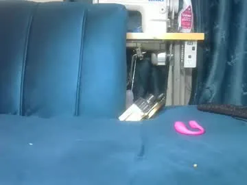 sexy_pigeon live stage
