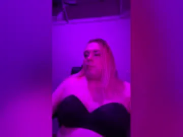 so_pink_and_pretty live stage