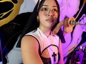 sophiie18__ live stage