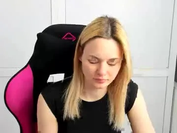 tayla_shy live stage