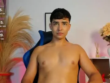 thiago_connor21 live stage