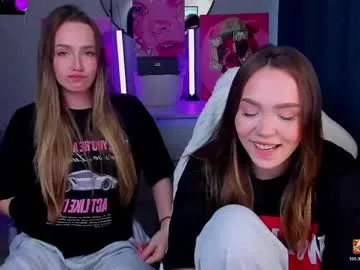 top_twins live stage