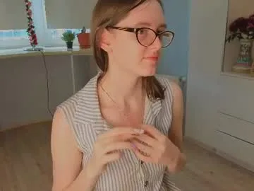 trishdelafontaine live stage