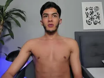 tyler_fox_ live stage