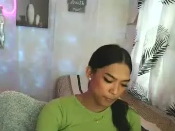 ur_dazzlingmorenaxx live stage