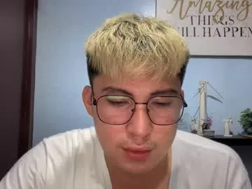 ur_jayqutee live stage