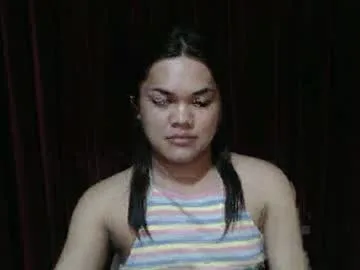urhottie_bella live stage