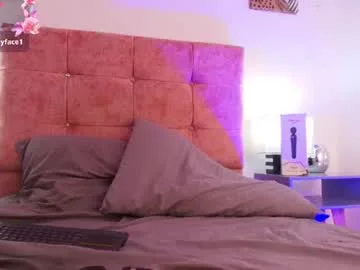 victoria_luxx_ live stage