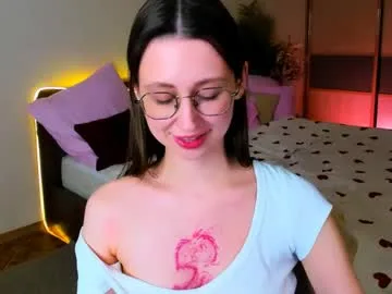 yourlovelystoryy live stage