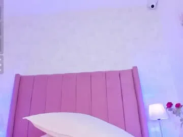 yuliana__cambell live stage
