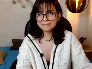 yurii_petite live stage